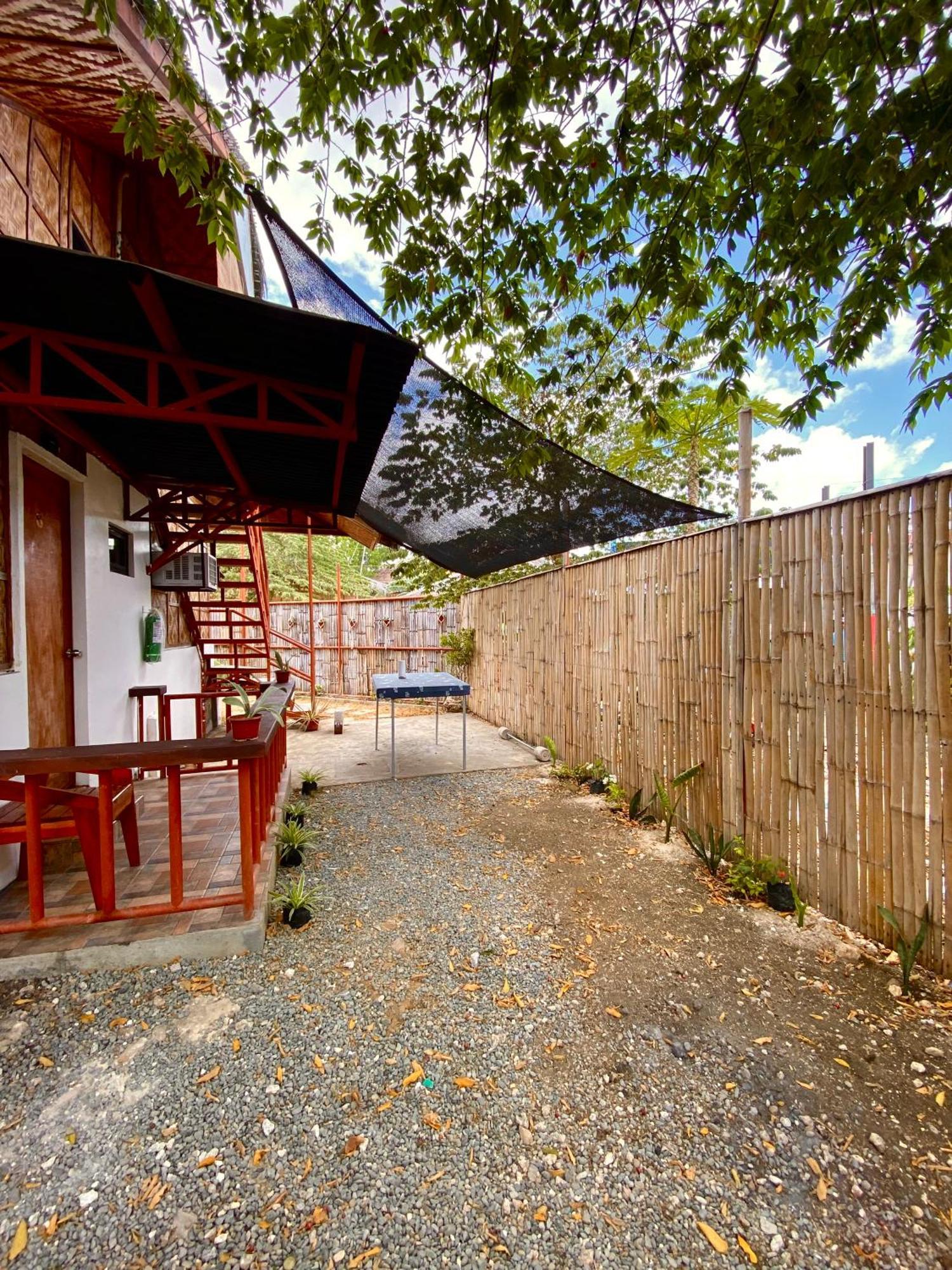 Moalboal Panagsama Beach Topbudz Hostel 몰볼 외부 사진