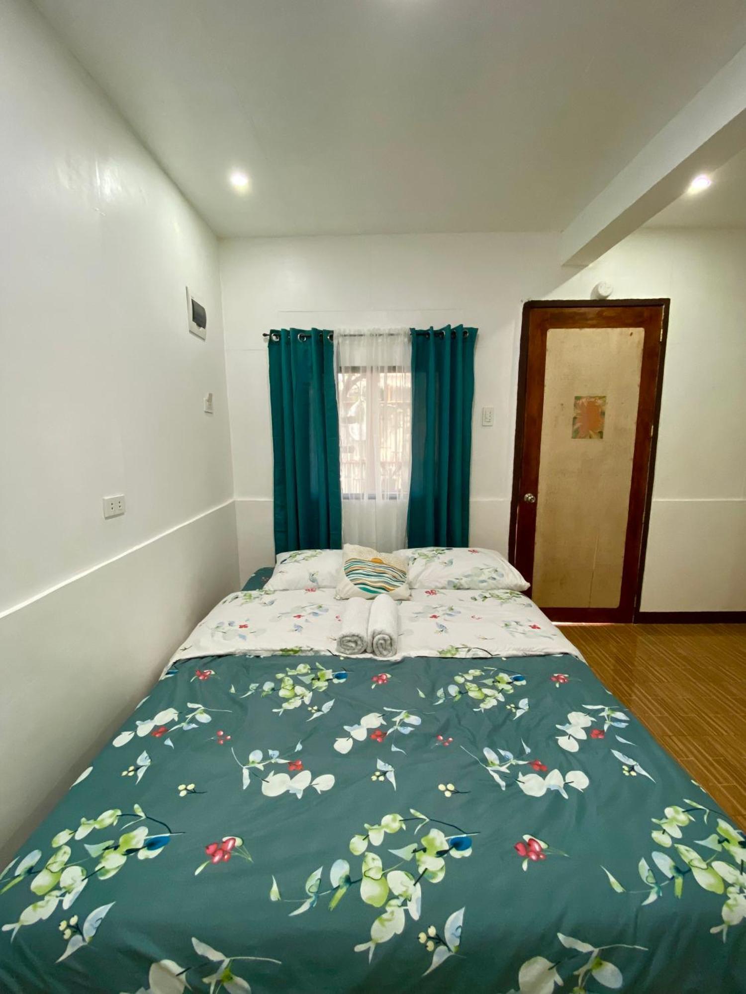Moalboal Panagsama Beach Topbudz Hostel 몰볼 외부 사진