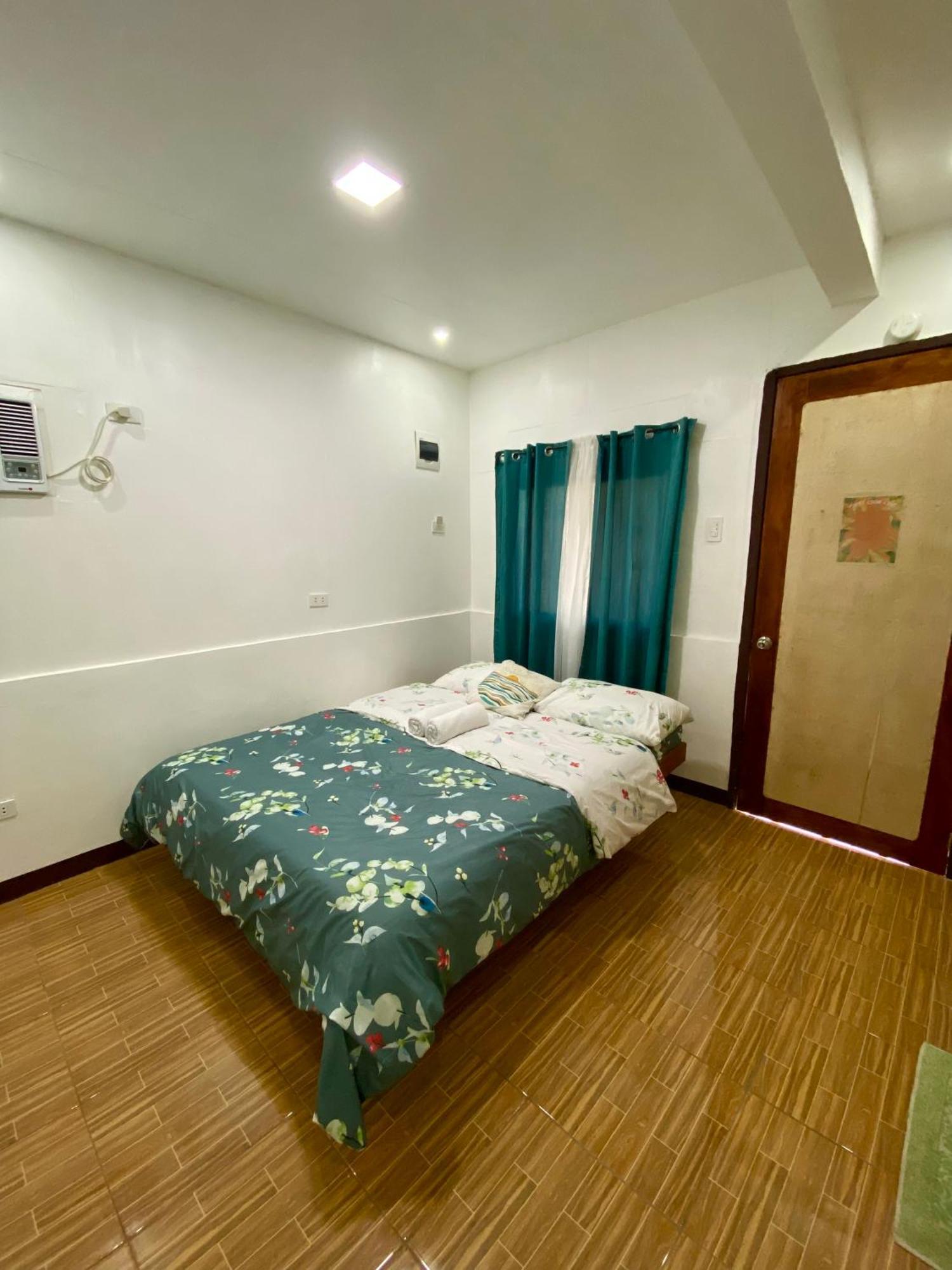 Moalboal Panagsama Beach Topbudz Hostel 몰볼 외부 사진