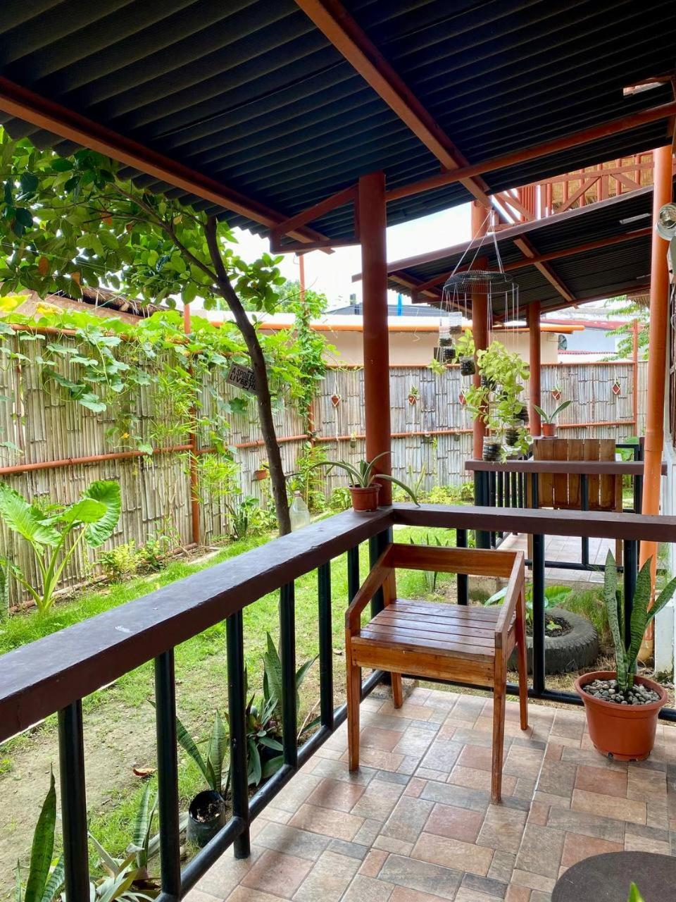 Moalboal Panagsama Beach Topbudz Hostel 몰볼 외부 사진