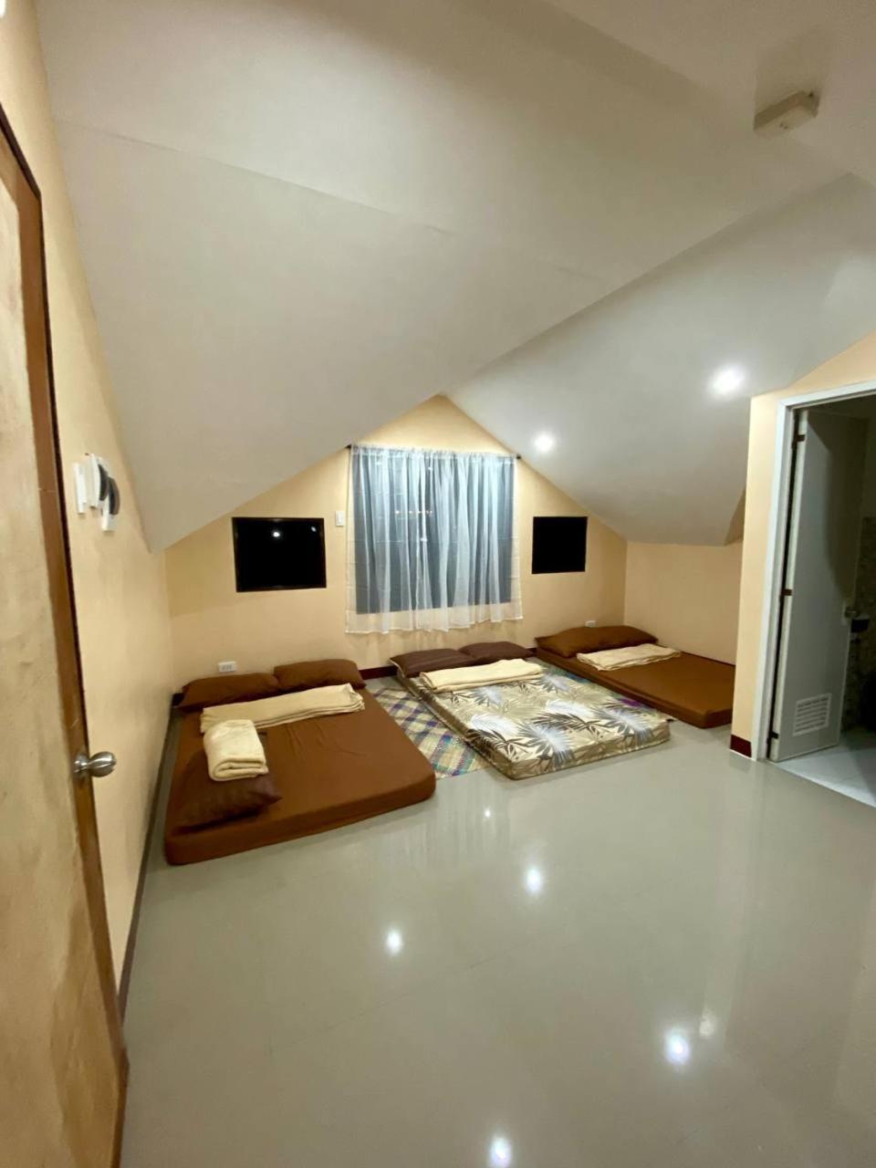 Moalboal Panagsama Beach Topbudz Hostel 몰볼 외부 사진