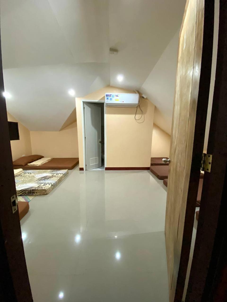 Moalboal Panagsama Beach Topbudz Hostel 몰볼 외부 사진